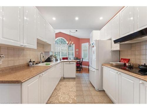 64-308 Silverbirch Boulevard, Hamilton, ON - Indoor Photo Showing Kitchen