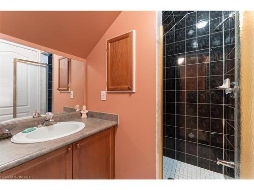 64-308 Silverbirch Boulevard, Hamilton, ON - Indoor Photo Showing Bathroom