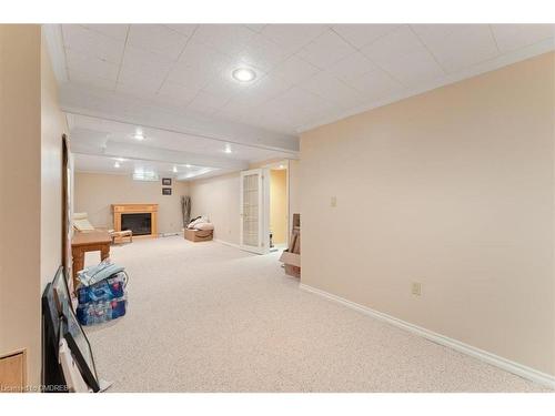 64-308 Silverbirch Boulevard, Hamilton, ON - Indoor Photo Showing Other Room