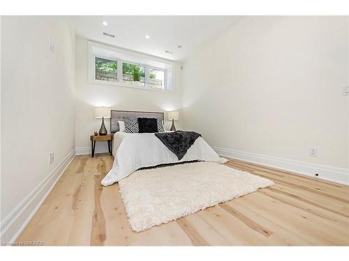 1618 Dogwood Trail, Mississauga, ON - Indoor Photo Showing Bedroom