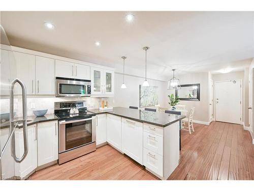 1114-1492 Pilgrims Way, Oakville, ON - Indoor Photo Showing Kitchen With Stainless Steel Kitchen With Upgraded Kitchen