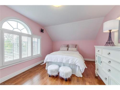 2018 Heatherwood Drive, Oakville, ON - Indoor Photo Showing Bedroom