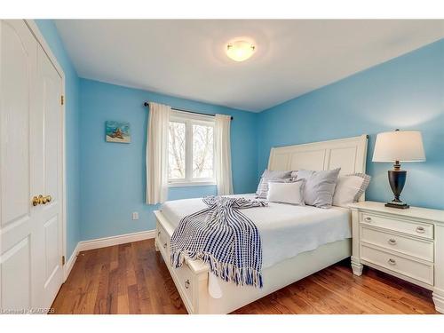 2018 Heatherwood Drive, Oakville, ON - Indoor Photo Showing Bedroom