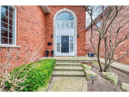 2018 Heatherwood Drive, Oakville, ON - Outdoor