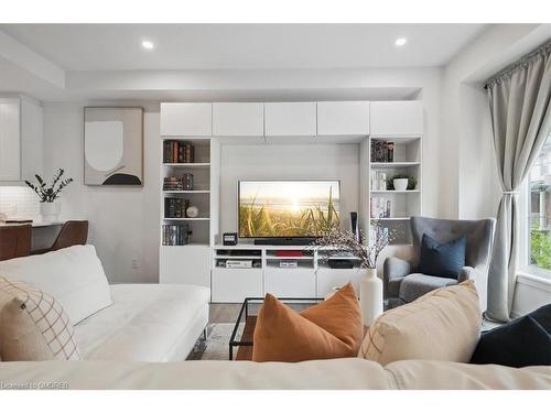24 Ridgeside Lane, Waterdown, ON - Indoor Photo Showing Living Room