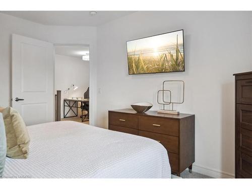 24 Ridgeside Lane, Waterdown, ON - Indoor Photo Showing Bedroom