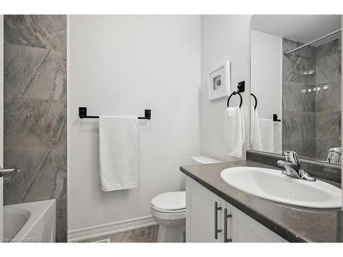 24 Ridgeside Lane, Waterdown, ON - Indoor Photo Showing Bathroom