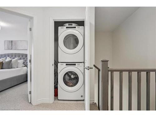 24 Ridgeside Lane, Waterdown, ON - Indoor Photo Showing Laundry Room