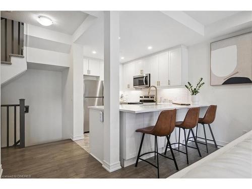 24 Ridgeside Lane, Waterdown, ON - Indoor Photo Showing Kitchen With Upgraded Kitchen