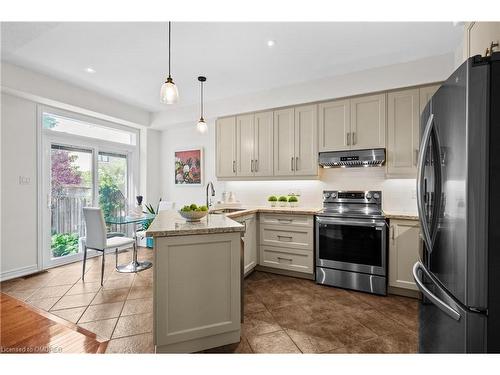 3357 Hayhurst Crescent, Oakville, ON - Indoor Photo Showing Kitchen