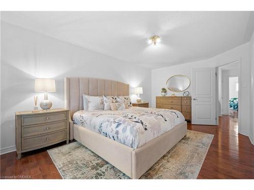 3357 Hayhurst Crescent, Oakville, ON - Indoor Photo Showing Bedroom