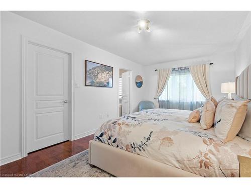 3357 Hayhurst Crescent, Oakville, ON - Indoor Photo Showing Bedroom