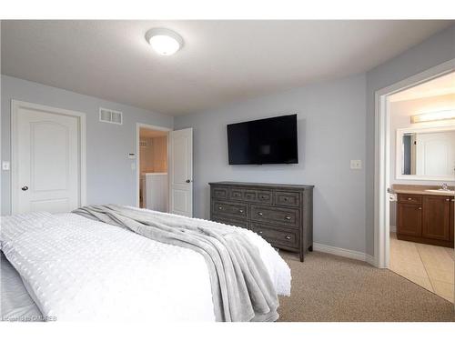 7-615 Rymal Road E, Hamilton, ON - Indoor Photo Showing Bedroom