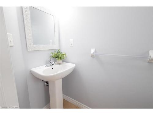 7-615 Rymal Road E, Hamilton, ON - Indoor Photo Showing Bathroom