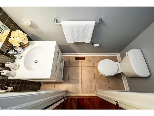 2216 Lapsley Crescent, Oakville, ON - Indoor Photo Showing Bathroom