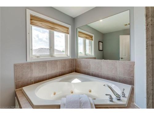 2216 Lapsley Crescent, Oakville, ON - Indoor Photo Showing Bathroom