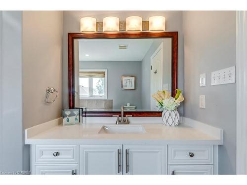 2216 Lapsley Crescent, Oakville, ON - Indoor Photo Showing Bathroom