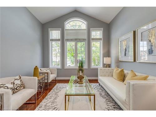 2216 Lapsley Crescent, Oakville, ON - Indoor Photo Showing Living Room