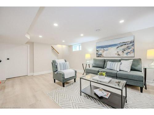 113 Fares Street, Port Colborne, ON - Indoor Photo Showing Living Room