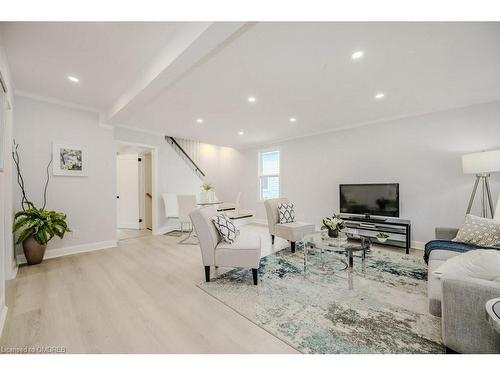 113 Fares Street, Port Colborne, ON - Indoor Photo Showing Living Room