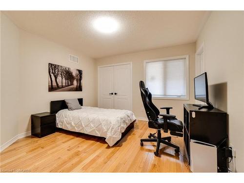 240 Butterfly Lane, Oakville, ON - Indoor Photo Showing Bedroom