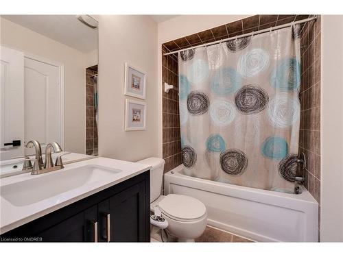 240 Butterfly Lane, Oakville, ON - Indoor Photo Showing Bathroom