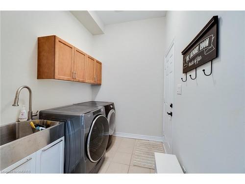 240 Butterfly Lane, Oakville, ON - Indoor Photo Showing Laundry Room