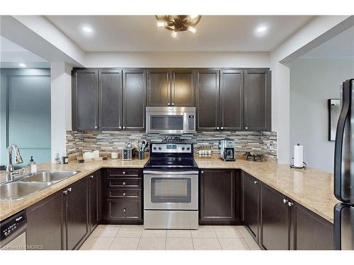 252 Andrews Trail, Milton, ON - Indoor Photo Showing Kitchen With Stainless Steel Kitchen With Double Sink With Upgraded Kitchen