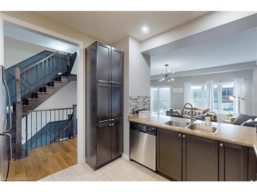 252 Andrews Trail, Milton, ON - Indoor Photo Showing Kitchen With Double Sink