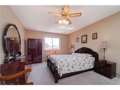 796 Thistle Down Court, Mississauga, ON - Indoor Photo Showing Bedroom
