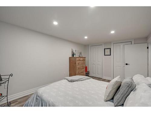 18 Alderson Drive, Hamilton, ON - Indoor Photo Showing Bedroom