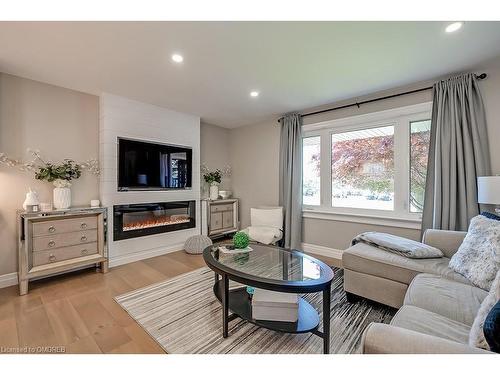18 Alderson Drive, Hamilton, ON - Indoor Photo Showing Living Room With Fireplace