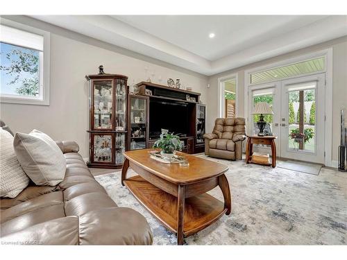 6-6 Beckett Drive, Brantford, ON - Indoor Photo Showing Living Room