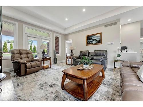 6-6 Beckett Drive, Brantford, ON - Indoor Photo Showing Living Room