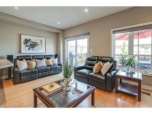 2433 Presquile Drive, Oakville, ON - Indoor Photo Showing Living Room