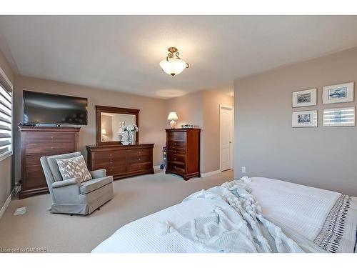 2433 Presquile Drive, Oakville, ON - Indoor Photo Showing Bedroom