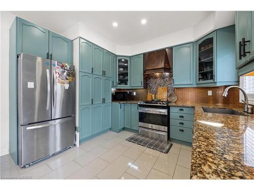 1075 Mccuaig Drive, Milton, ON - Indoor Photo Showing Kitchen With Upgraded Kitchen