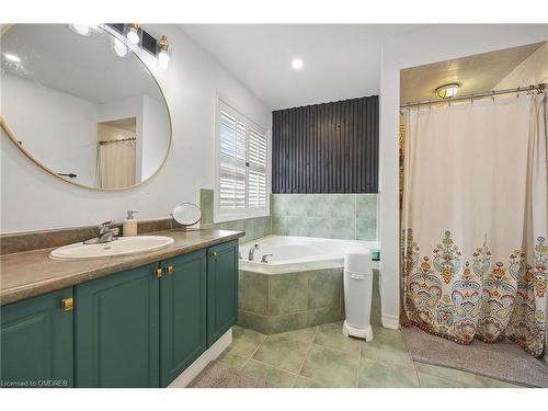 1075 Mccuaig Drive, Milton, ON - Indoor Photo Showing Bathroom