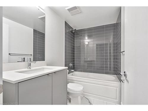 A710-3210 Dakota Common, Burlington, ON - Indoor Photo Showing Bathroom