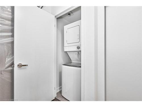 A710-3210 Dakota Common, Burlington, ON - Indoor Photo Showing Laundry Room