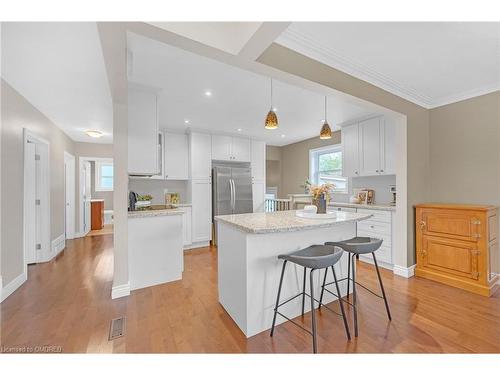 631 Trudale Court, Oakville, ON - Indoor Photo Showing Kitchen With Upgraded Kitchen