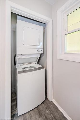 16 Huntington Avenue, Hamilton, ON - Indoor Photo Showing Laundry Room