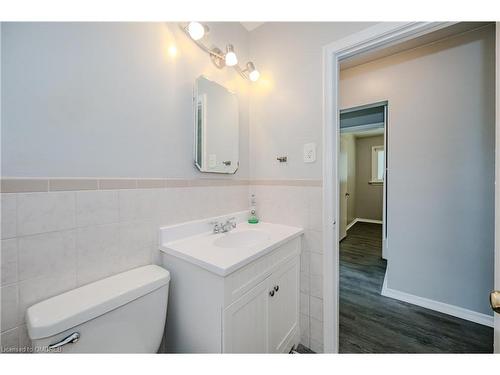 16 Huntington Avenue, Hamilton, ON - Indoor Photo Showing Bathroom