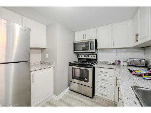 16 Huntington Avenue, Hamilton, ON - Indoor Photo Showing Kitchen