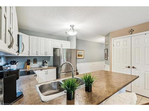 324-2030 Cleaver Avenue, Halton, ON - Indoor Photo Showing Kitchen