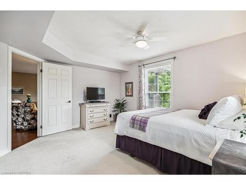 324-2030 Cleaver Avenue, Halton, ON - Indoor Photo Showing Bedroom