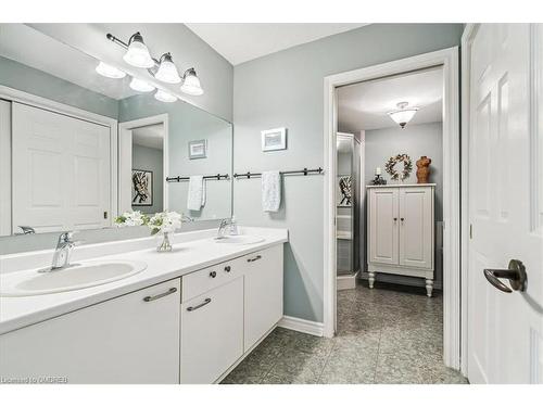 324-2030 Cleaver Avenue, Halton, ON - Indoor Photo Showing Bathroom