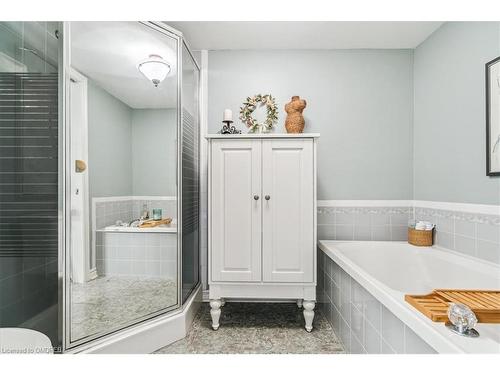 324-2030 Cleaver Avenue, Halton, ON - Indoor Photo Showing Bathroom