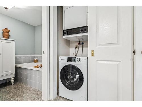 324-2030 Cleaver Avenue, Halton, ON - Indoor Photo Showing Laundry Room