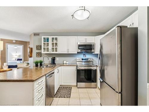 324-2030 Cleaver Avenue, Halton, ON - Indoor Photo Showing Kitchen With Stainless Steel Kitchen With Double Sink